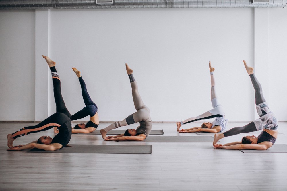 yoga-group-classes-inside-gym